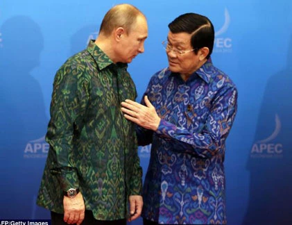 Phút thân mật giữa Chủ tịch Trương Tấn Sang và Tổng thống Putin