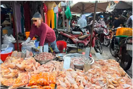 Bất an với thực phẩm mùa Tết: Thực phẩm ‘mình trần, ba không’