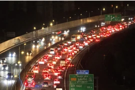 Chuẩn bị gì để lái xe trở lại thành phố sau Tết an toàn, đỡ 'dính' tắc đường