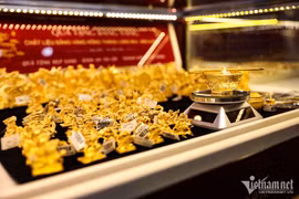 Giá vàng biến động mạnh, mua lúc này có muộn?