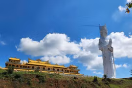 Cận cảnh ngôi chùa có tượng Phật Quan Âm cao nhất Đông Nam Á