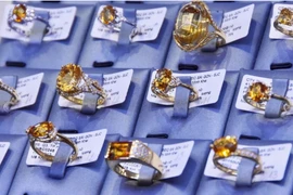 Giá vàng hôm nay 14/8: Tăng tiếp khi đồng USD suy yếu