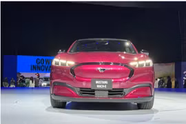 Nhiều mẫu ô tô ế ẩm, doanh số rớt mạnh