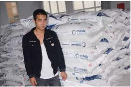 Bắt tài xế container vận chuyển 40 tấn đường cát nhập lậu từ Campuchia