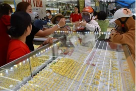 Giá vàng hôm nay 12-8: Đảo chiều giảm mạnh sau tuyên bố của ông Donald Trump