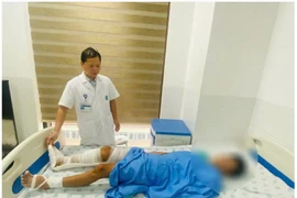 Nam sinh 15 tuổi được cứu sống cẳng chân gần như lìa sau tai nạn giao thông