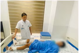 Nam sinh 15 tuổi được cứu sống cẳng chân gần như lìa sau tai nạn giao thông