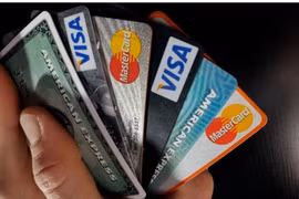Đừng nợ thẻ tín dụng, lãi suất vừa tăng lên gần 40%/năm