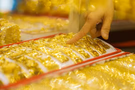 Giá vàng 3/7: SJC có trượt mốc 121 triệu đồng/lượng?