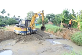 Bắt nhóm khai thác cát lậu trên sông Đồng Nai