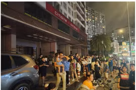 Cháy căn hộ chung cư ở TP HCM, nhiều người hoảng loạn