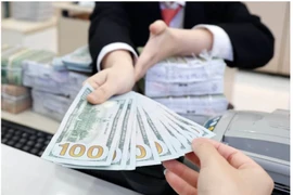 Giá USD tự do biến động mạnh