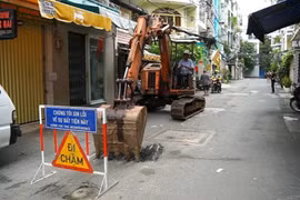 Duy tu, sửa chữa một tuyến hẻm trên địa bàn quận 3, TP HCM. Ảnh IT.