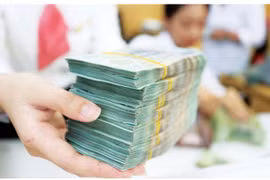 Lượng tiền kỷ lục của người dân đang gửi ngân hàng