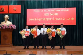 TPHCM trao quyết định 3 Ủy viên Ban Thường vụ Thành ủy về cấp phường