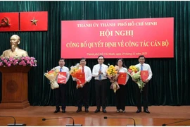 TPHCM trao quyết định 3 Ủy viên Ban Thường vụ Thành ủy về cấp phường