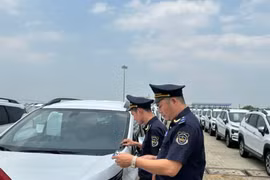 Thị trường ô tô ế ẩm, vì sao lượng xe nhập khẩu vẫn tăng mạnh?