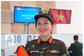 Chuyến bay đặc biệt đưa các nữ chiến sĩ trở về TP HCM sau khi hoàn thành nhiệm vụ A80