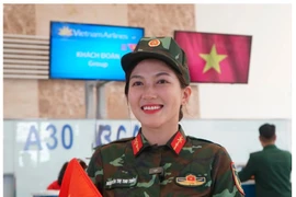 Chuyến bay đặc biệt đưa các nữ chiến sĩ trở về TP HCM sau khi hoàn thành nhiệm vụ A80