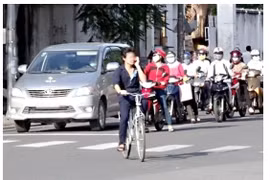 Đi xe đạp dùng điện thoại có bị phạt?