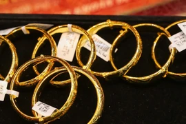 Giá vàng 22/7: Thế giới tăng mạnh, SJC tiến gần mốc 122 triệu đồng?