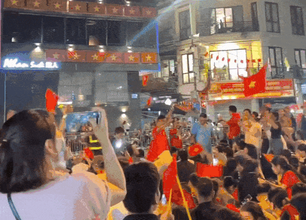 Không khí rộn ràng trên khắp các tuyến đường trước Đại lễ A80