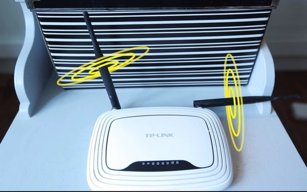 Bể cá, bình nước lớn có thể hấp thụ sóng Wifi, khiến tốc độ truy cập giảm đáng kể.
