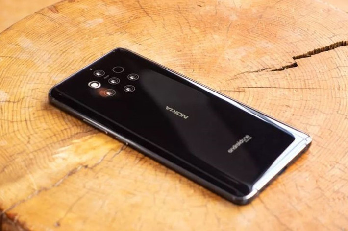 Sau 6 năm, PureView không còn phù hợp cho sử dụng hằng ngày, nhưng vẫn là minh chứng cho sự táo bạo và sáng tạo một thời của Nokia.(Ảnh: LuckyPhone)