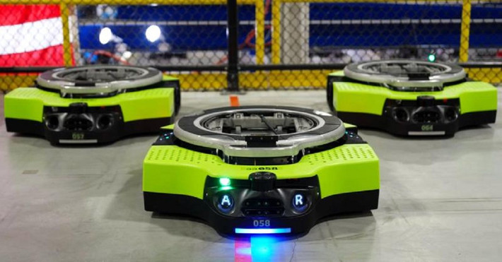 Theo chuyên gia công nghệ trưởng của Amazon Robotics,Tye Brady, robot sẽ thay thế các việc nhàm chán để con người tập trung vào những nhiệm vụ quan trọng hơn.
