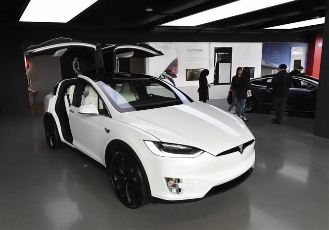 Hàng loạt vụ kiện cho rằng Tesla đã phóng đại khả năng tự lái để bán xe và thu hút khách hàng.