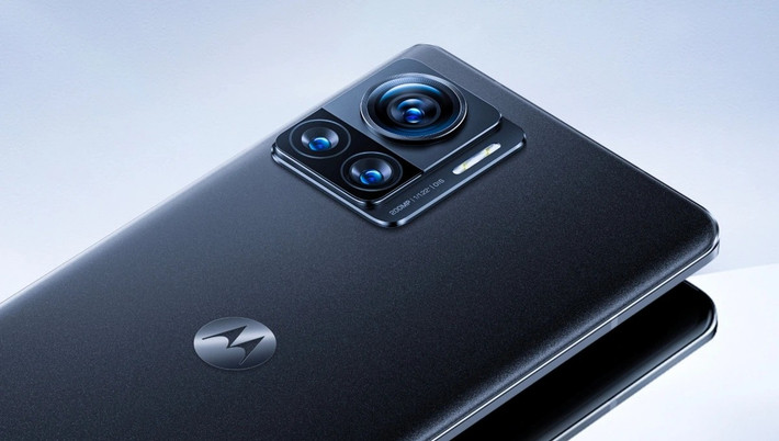 3. Motorola đem đến lựa chọn giá rẻ với G-series, kèm dòng điện thoại gập Razr hấp dẫn hơn nhiều so với Galaxy Z Flip.