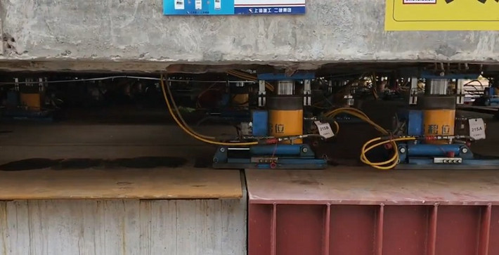 Các robot thậm chí có thể khoan móng, chuyển đất và phân loại vật liệu nhờ trí tuệ nhân tạo và học sâu. (Nguồn: New China)