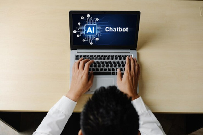 MIT Technology Review chỉ ra rủi ro hiện tại như tin giả và xói mòn quyền riêng tư.