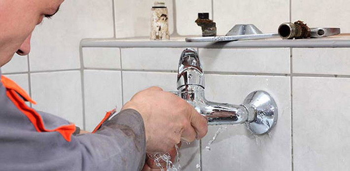 Ngoài ra, người dân được khuyến khích sửa vòi rò rỉ, tắm nhanh và dùng nước mưa tưới cây.