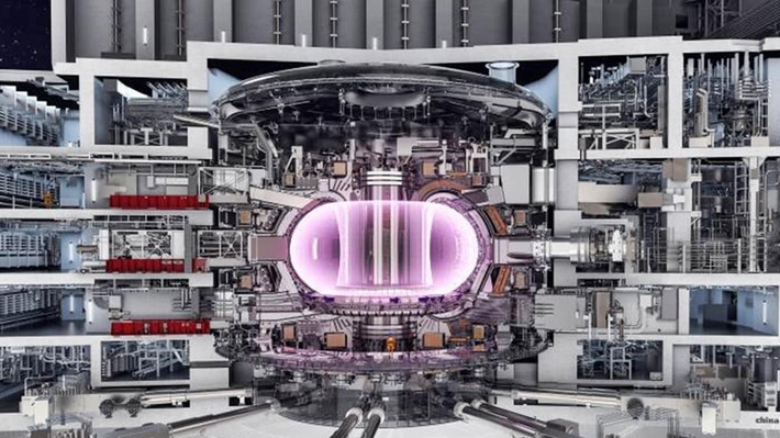 Nam châm siêu dẫn dài 17m đóng vai trò duy trì plasma trong lò phản ứng.