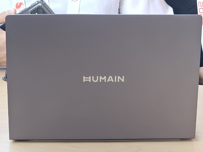 Công ty Humain vừa gây chú ý khi công bố laptop Horizon Pro tại Hội nghị Snapdragon ở Hawaii.