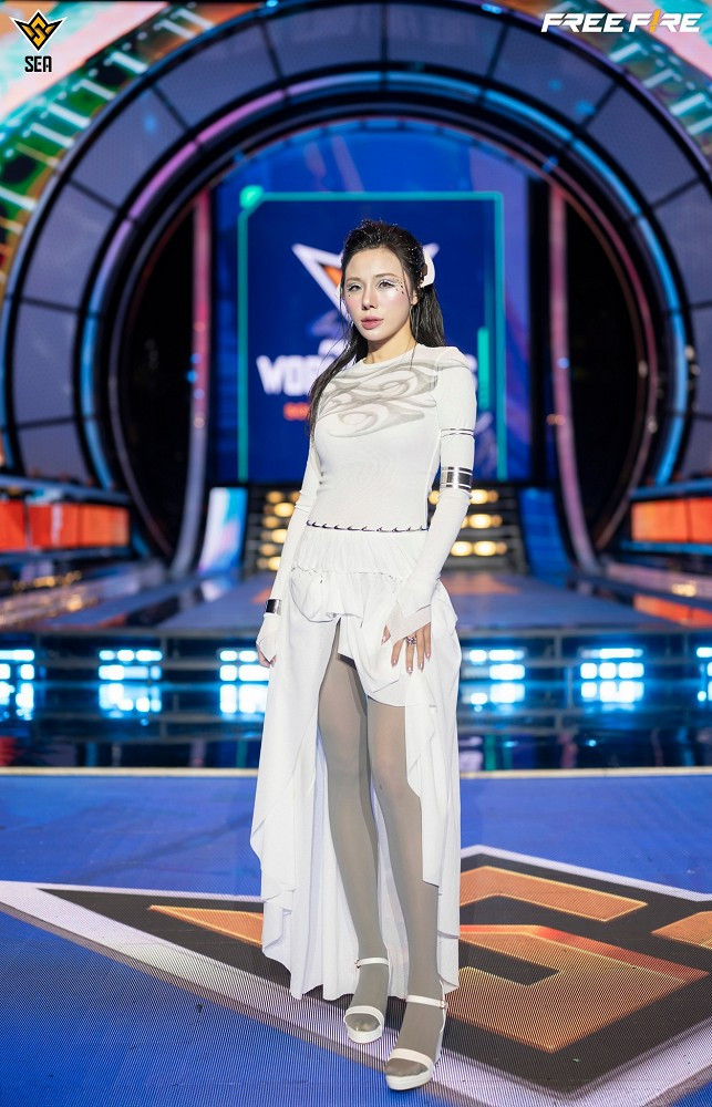 Minh Anh chia sẻ cô muốn lan tỏa tinh thần Việt đến khán giả SEA, cùng cổ vũ các chiến binh Free Fire Việt Nam trên đấu trường quốc tế.