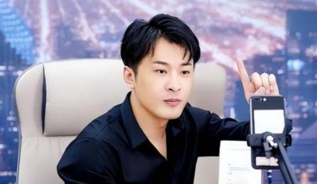Xinba, tên thật Xin Youzhi, từng được ca ngợi là “vua livestream” với doanh số kỷ lục 250 triệu USD trong một ngày.