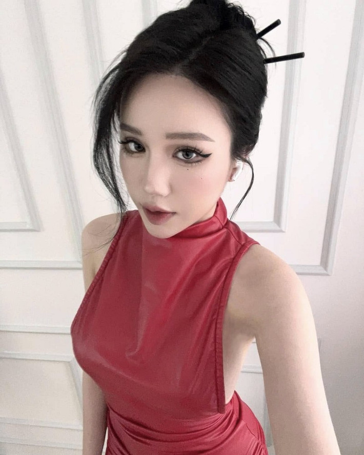 Nhiều bình luận bày tỏ sự bất ngờ và trầm trồ trước vóc dáng gợi cảm của nữ streamer.