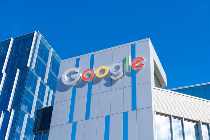 Chính sự khác biệt này giúp Surge ký hợp đồng hơn 100 triệu USD/năm với Google chỉ sau một cuộc gọi lúc nửa đêm.