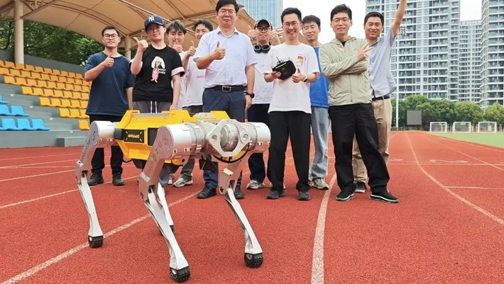 White Rhino được xây dựng từ đầu với tối ưu toàn diện các khớp nối, bộ truyền động và động cơ. (Ảnh: People's Daily)