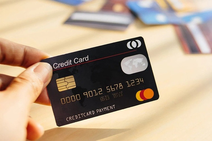 Thẻ tín dụng mang lại sự tiện lợi nhưng nếu dùng sai cách, bạn có thể nhanh chóng rơi vào nợ xấu.