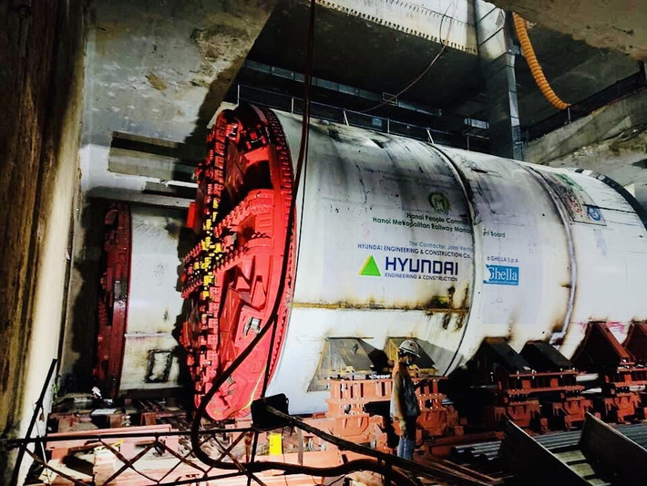 Thiết bị này có chiều dài hơn 100m, nặng 850 tấn, được sản xuất tại Đức và có giá từ 10-15 triệu USD (trên 262 tỷ đồng). (Ảnh: Fecon)