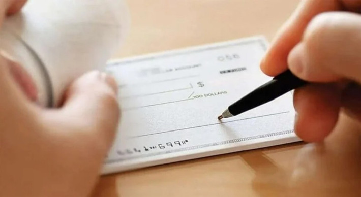 Một số ngân hàng vẫn cho phép rút hết số dư mà không cần giữ lại số tiền tối thiểu.