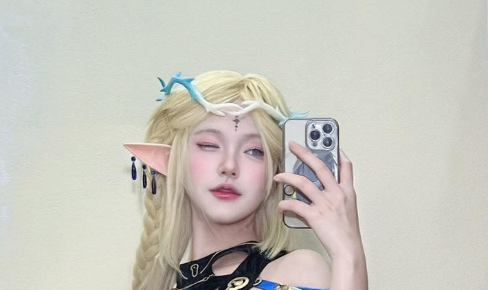 Những bộ cosplay mới được cô đầu tư kỹ lưỡng từ thiết kế đến phụ kiện, toát lên vẻ thanh lịch hiếm thấy.