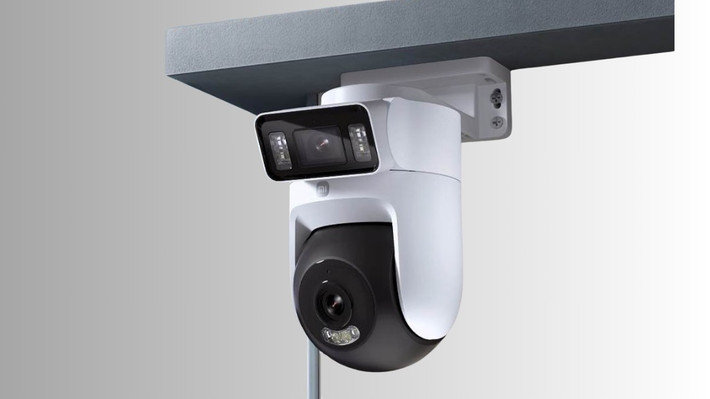 1. Outdoor Camera 4 Dual-Camera Edition có hai ống kính 5MP, ghi hình 3K và hỗ trợ tầm nhìn ban đêm màu.
