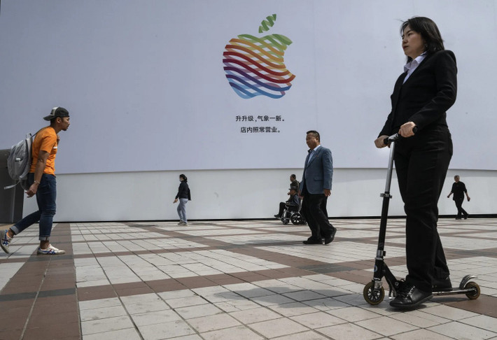 Ước tính có thời điểm, Apple đã cử kỹ sư tới hơn 1.600 nhà máy, gián tiếp hỗ trợ Huawei và Xiaomi lớn mạnh và cạnh tranh với chính họ.
