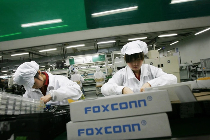 Foxconn và hàng loạt công ty Trung Quốc được Apple "nuôi lớn" nhờ quy mô đơn hàng khổng lồ và cơ hội học hỏi vô giá từ chính đội ngũ kỹ sư Mỹ.