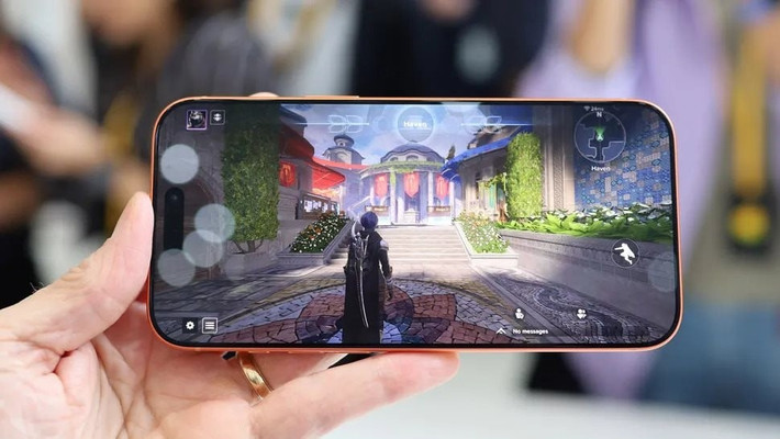 Với iPhone 17 Pro Max, Apple đã nâng RAM lên 12GB, ngang bằng nhiều mẫu Android cao cấp.