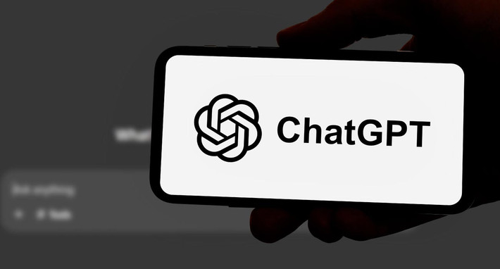 Tính năng này được xem là đe dọa trực tiếp đến mảng quảng cáo tìm kiếm vốn chiếm phần lớn doanh thu của Google.